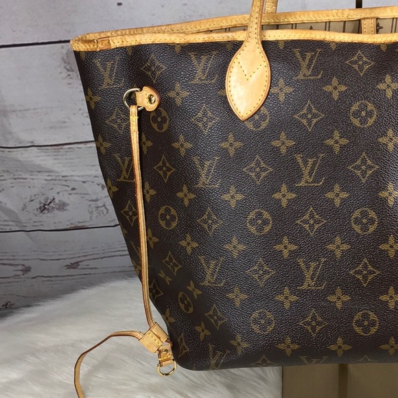 Authentic Louis Vuitton MM Neverfull Monogram - Picture 2 of 16